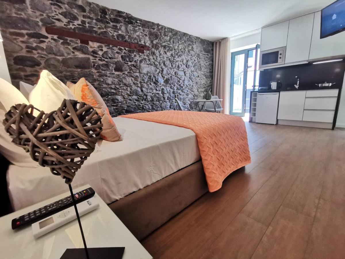 Charming Studios In Calheta Beach - Villa Esmeralda Εξωτερικό φωτογραφία